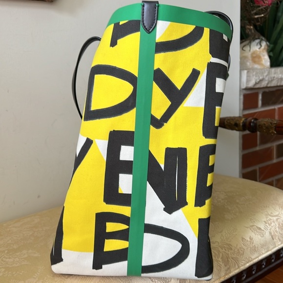 Burberry Graffiti reversibele canvas Tote. - Picture 5 of 14